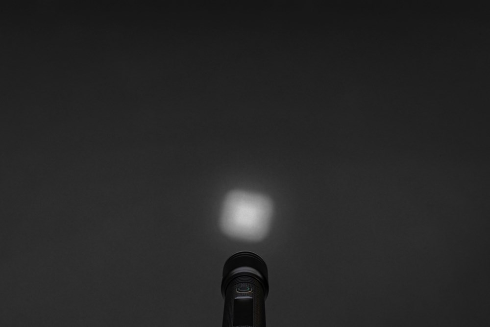 Heavy-Duty USB-Taschenlampe aus RCS recyceltem Aluminium