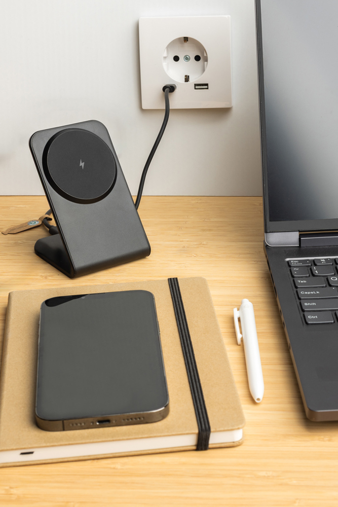 VoltPerch 15W magnetischer Wireless Charger aus RCS rec. ABS